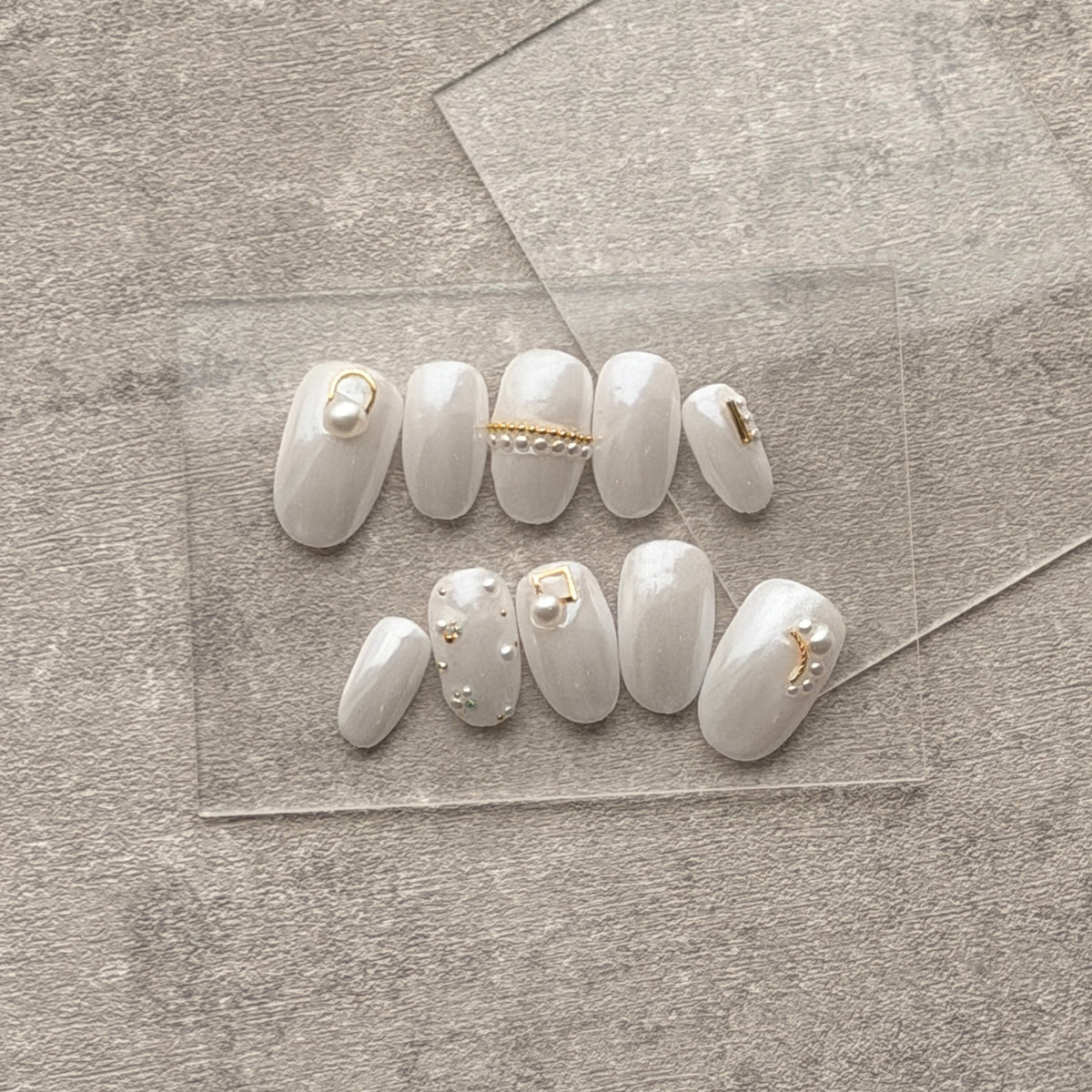 Pearl Veil – White Mirror & Gold