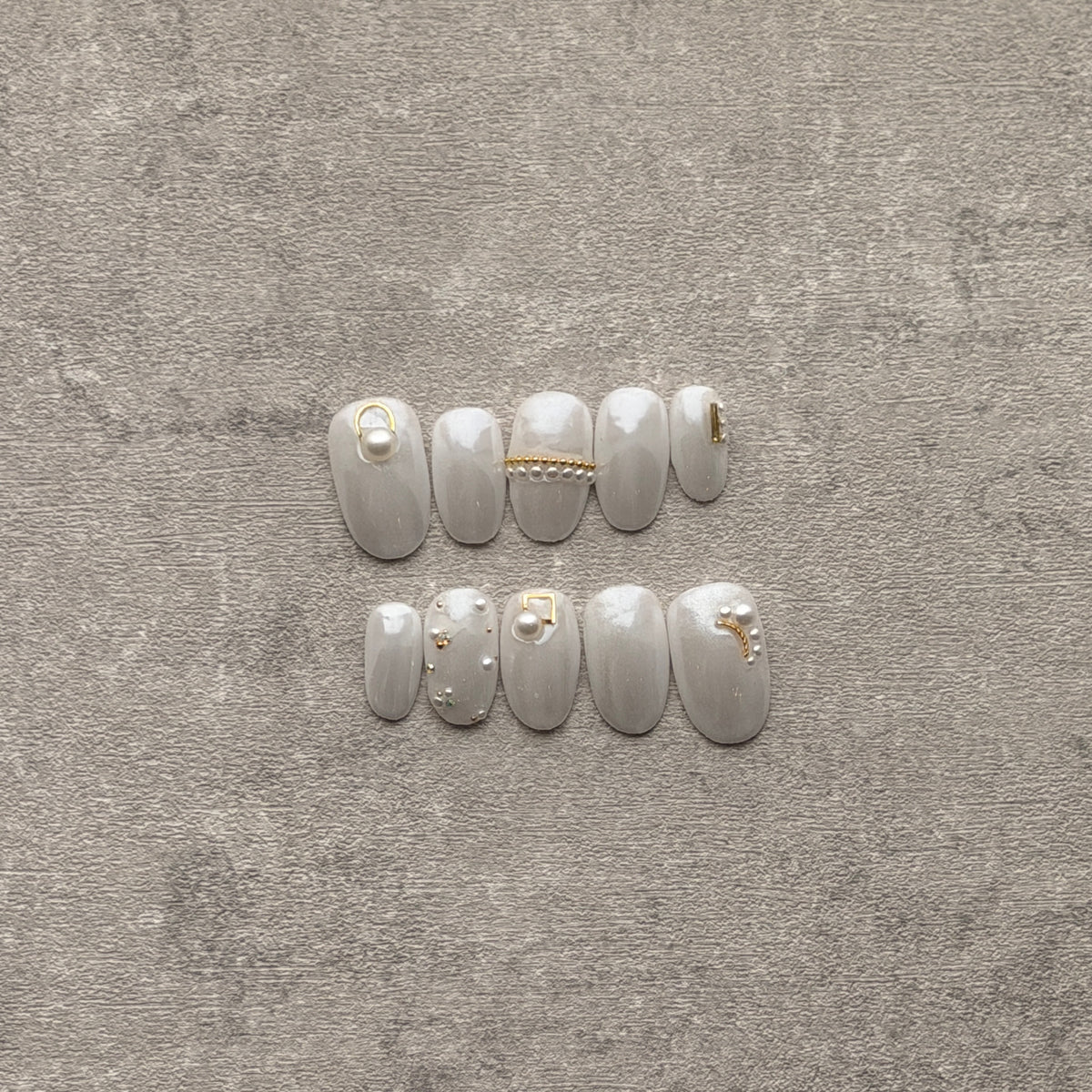 Pearl Veil – White Mirror & Gold